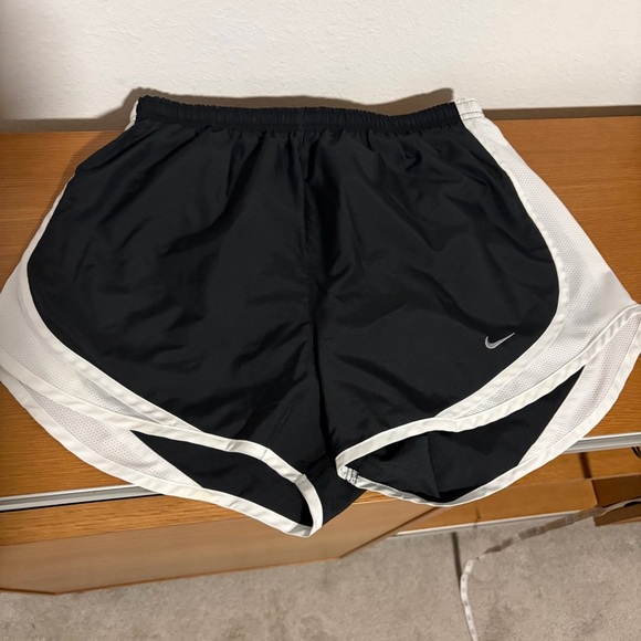 Womens Nike Running Shorts - Picture 2 of 5